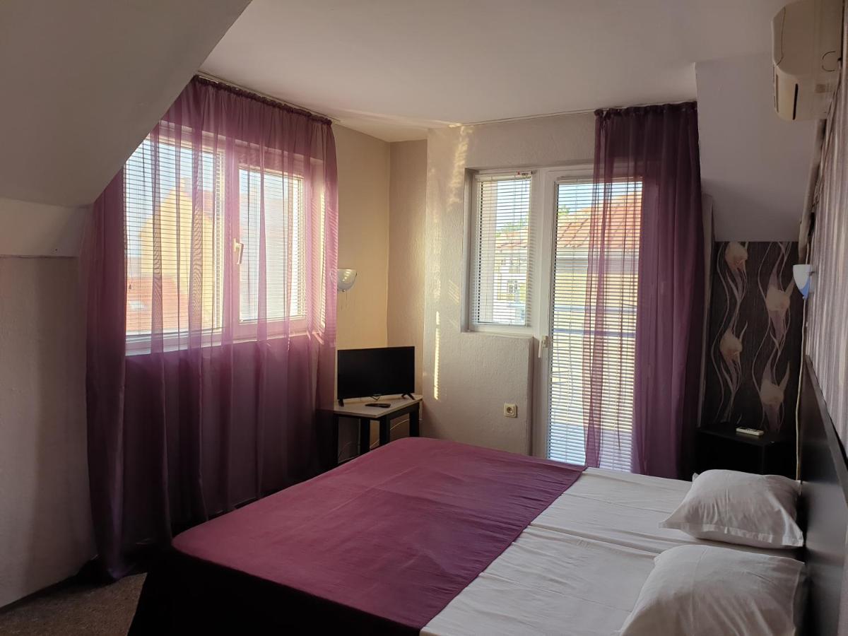Guest House Taligarov Pomorie Exterior photo