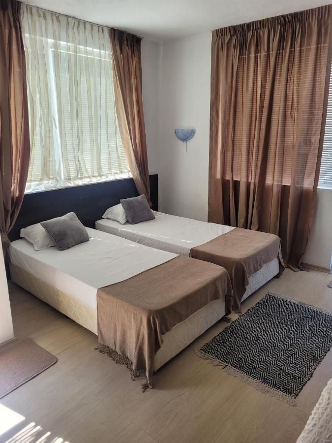 Guest House Taligarov Pomorie Exterior photo