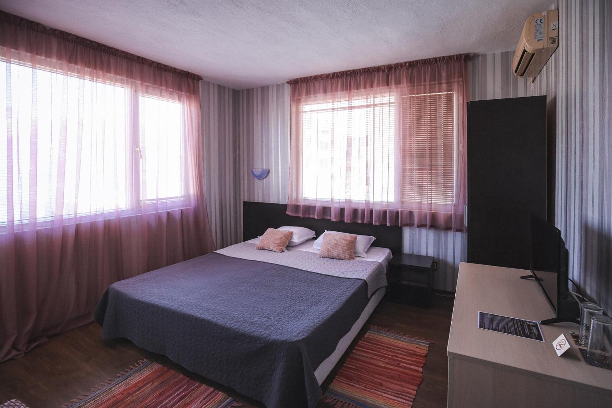 Guest House Taligarov Pomorie Exterior photo