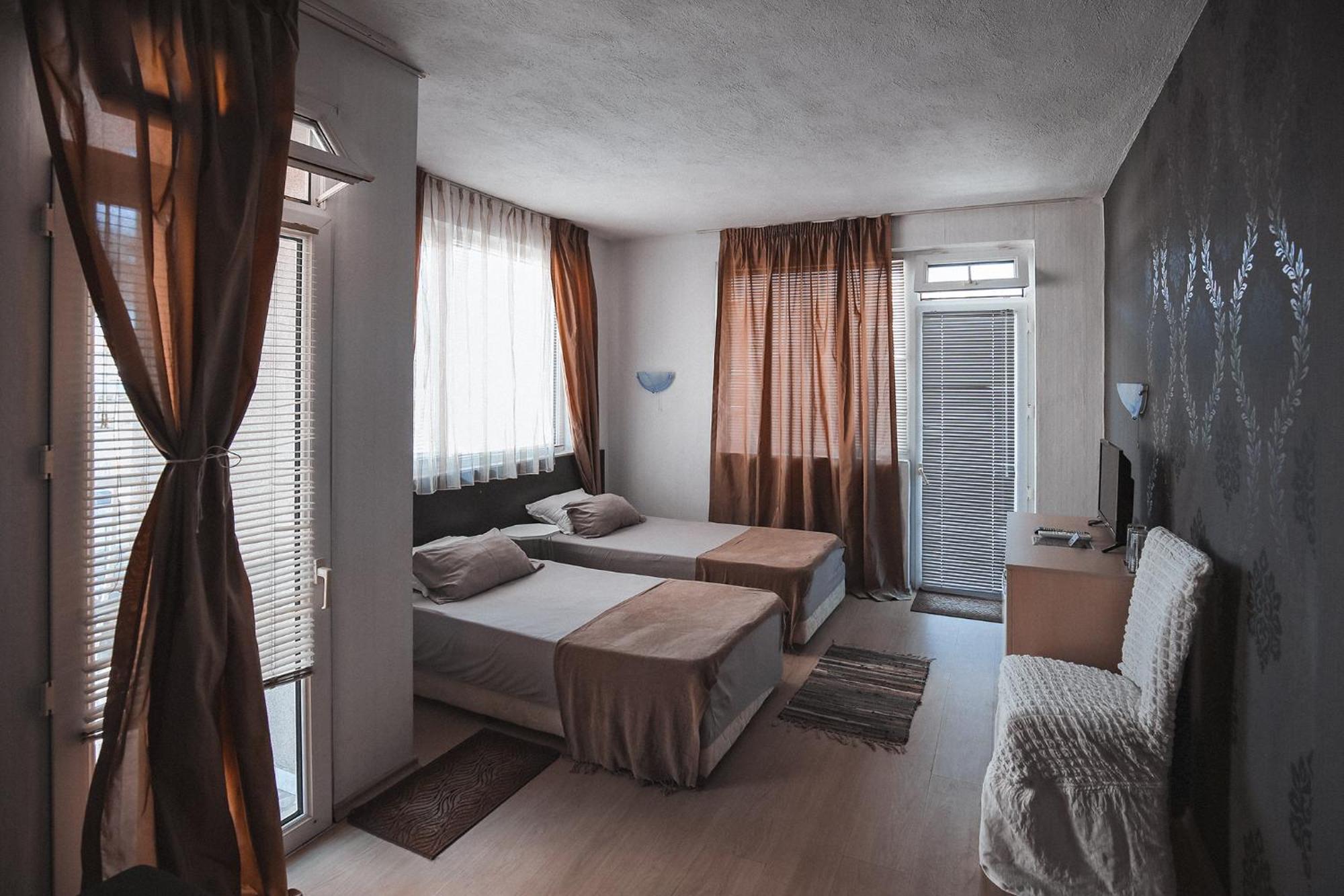Guest House Taligarov Pomorie Exterior photo