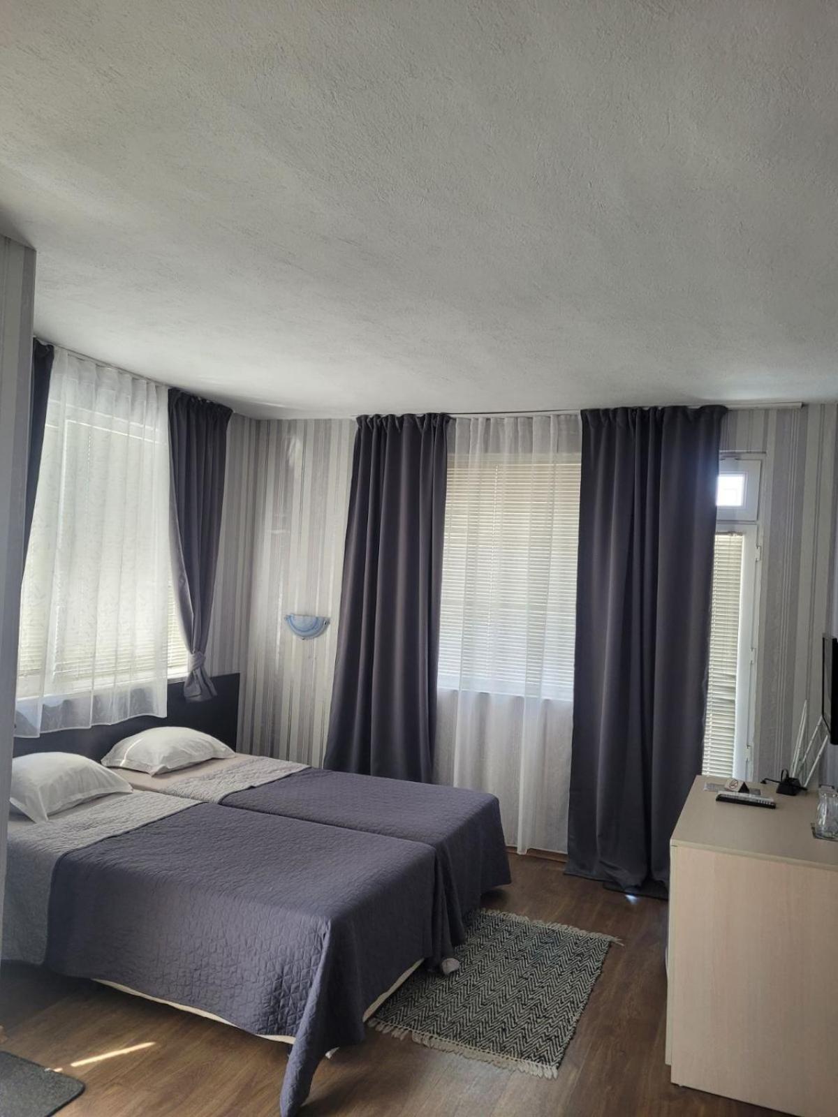 Guest House Taligarov Pomorie Exterior photo